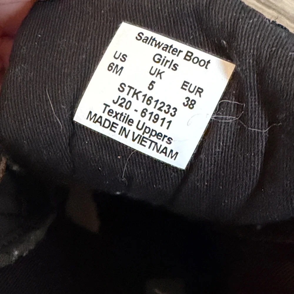Sperry Black Quilted Rain Boots with Brown Laces Size 6